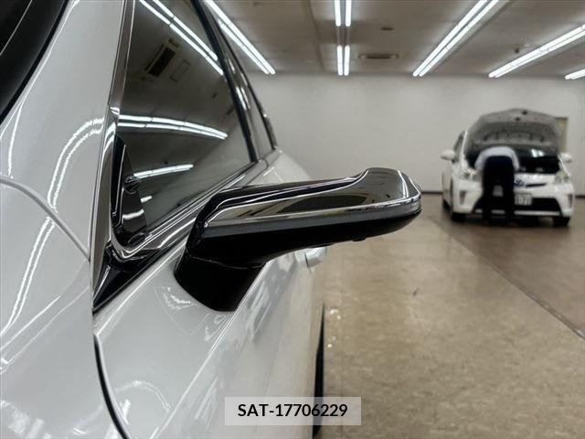 Lexus ES 2019-04 300391-10