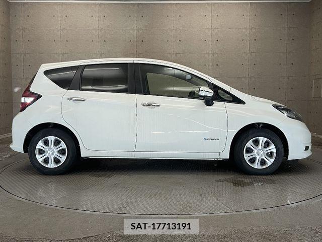 Nissan NOTE 2018-10 347355-6