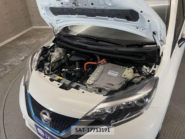 Nissan NOTE 2018-10 347355-24