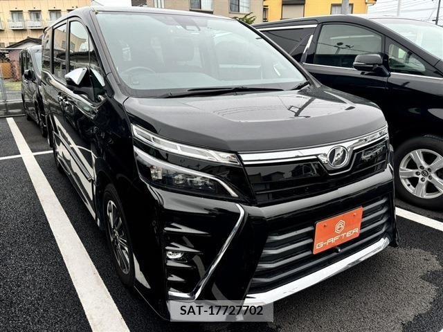Toyota VOXY 2018-02 352933-0