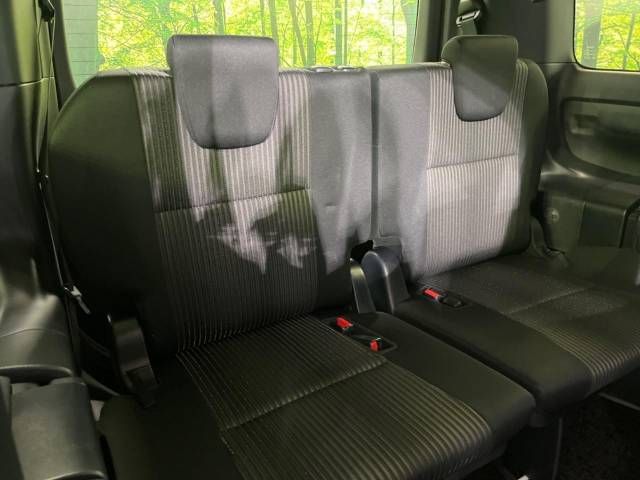 Toyota VOXY HYBRID 2019-01 22647-9