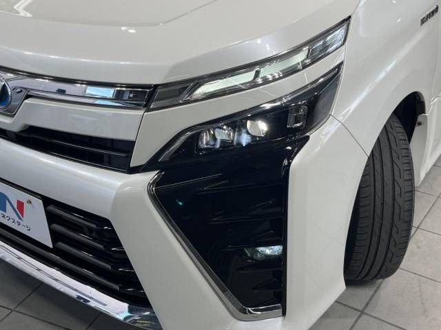 Toyota VOXY HYBRID 2019-01 22647-12