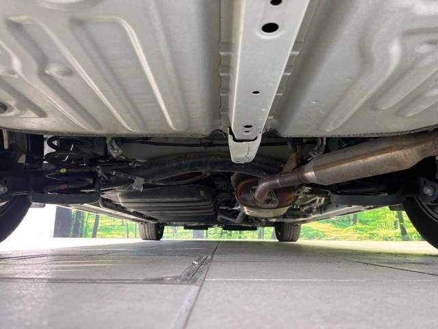 Toyota VOXY HYBRID 2019-01 22647-19