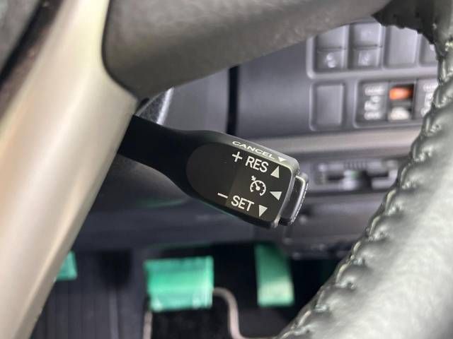 Toyota VOXY HYBRID 2019-01 22647-6