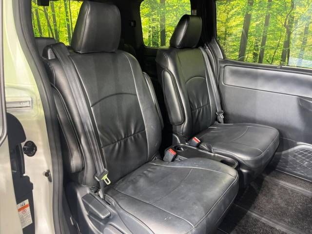 Toyota VOXY HYBRID 2019-01 22647-8