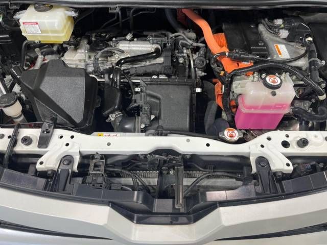 Toyota VOXY HYBRID 2019-01 22647-18