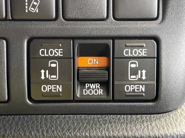 Toyota VOXY HYBRID 2019-01 22647-5