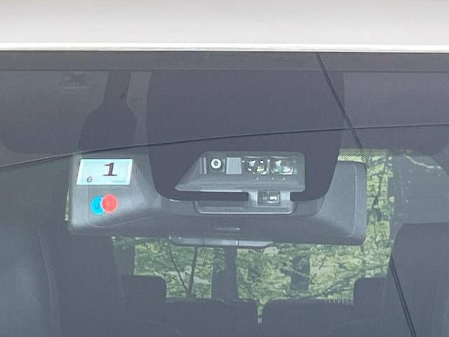 Toyota VOXY HYBRID 2019-01 22647-4