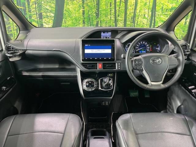 Toyota VOXY HYBRID 2019-01 22647-1