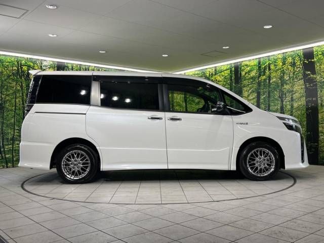 Toyota VOXY HYBRID 2019-01 22647-17
