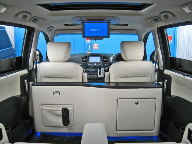 Nissan ELGRAND 2018-04 3819-19