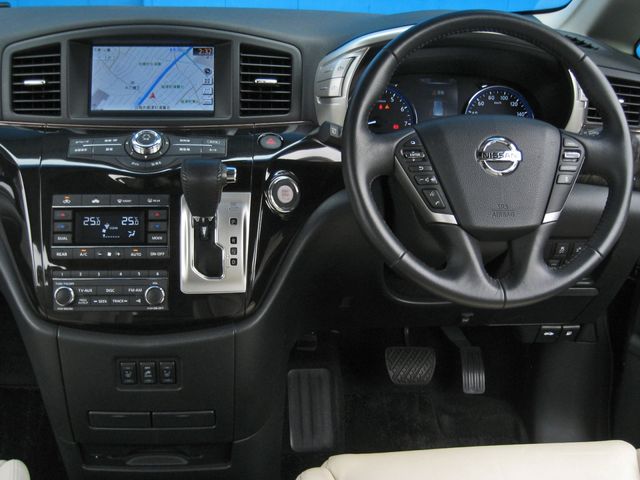 Nissan ELGRAND 2018-04 3819-12