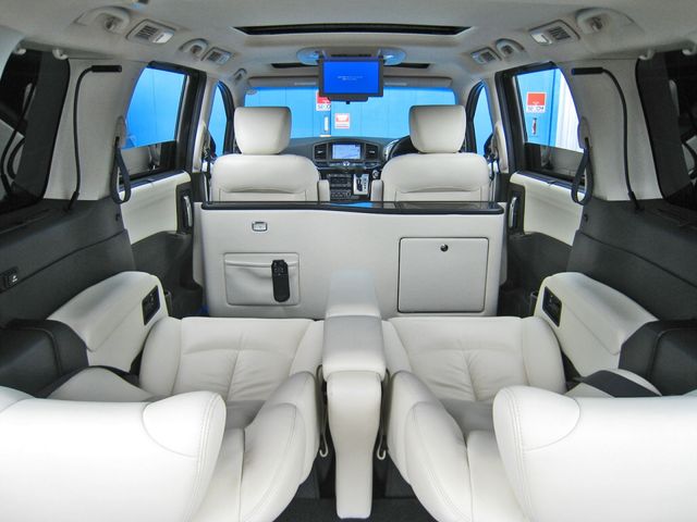 Nissan ELGRAND 2018-04 3819-20