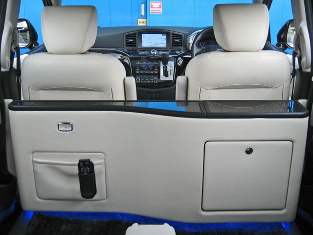 Nissan ELGRAND 2018-04 3819-18