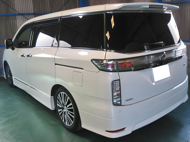 Nissan ELGRAND 2018-04 3819-1