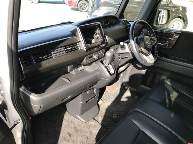 Honda N BOX CUSTOM 2018-03 19877-11