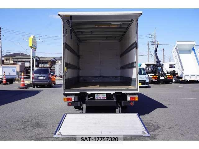 Hino DUTRO 2019-05 211351-18