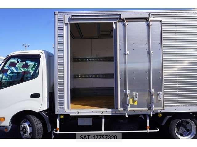 Hino DUTRO 2019-05 211351-17