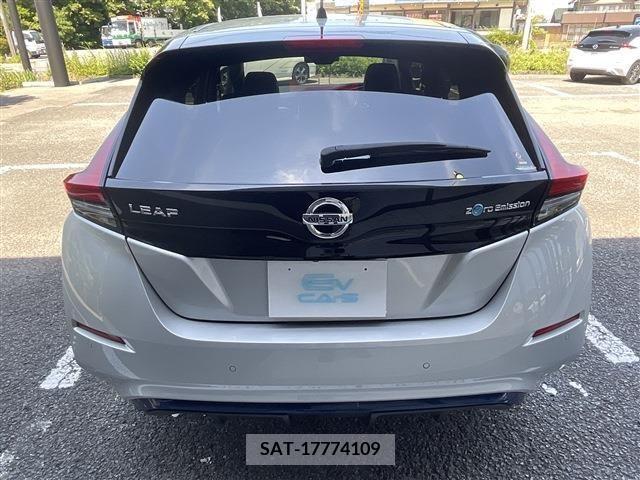 Nissan LEAF 2018-05 324787-5