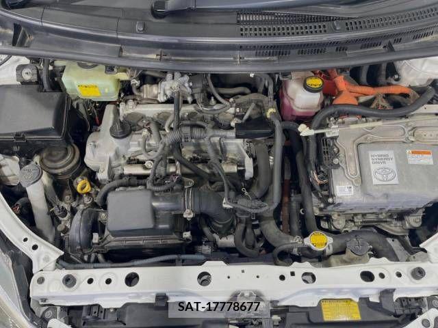 Toyota AQUA 2013-06 260899-18