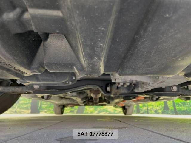 Toyota AQUA 2013-06 260899-19