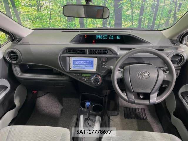 Toyota AQUA 2013-06 260899-1