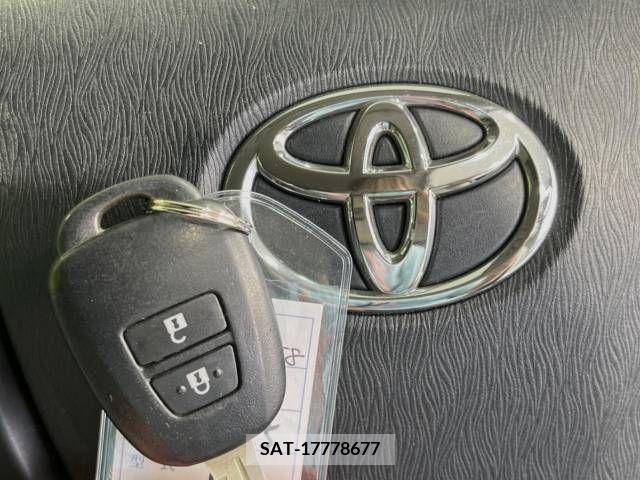 Toyota AQUA 2013-06 260899-7