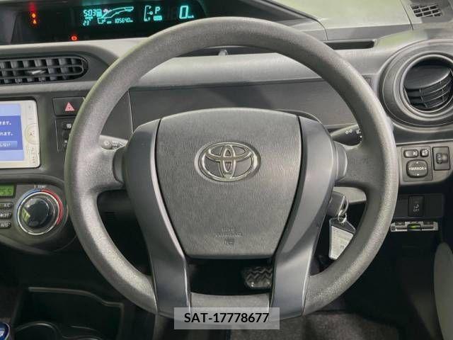 Toyota AQUA 2013-06 260899-11