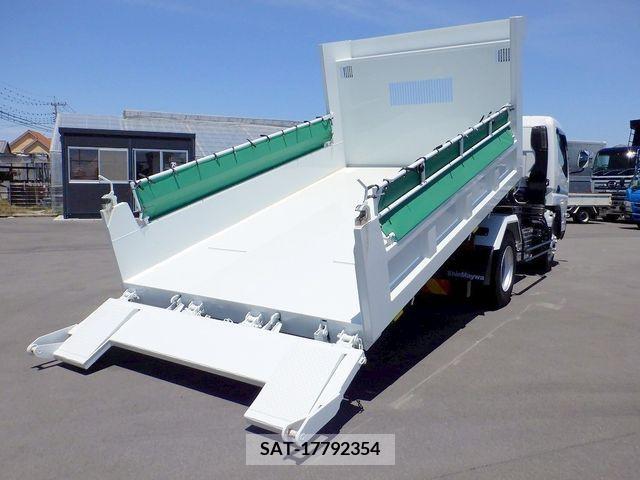 Mitsubishi CANTER 2023-12 302642-1
