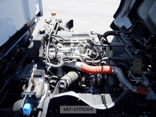 Mitsubishi CANTER 2023-12 302642-15