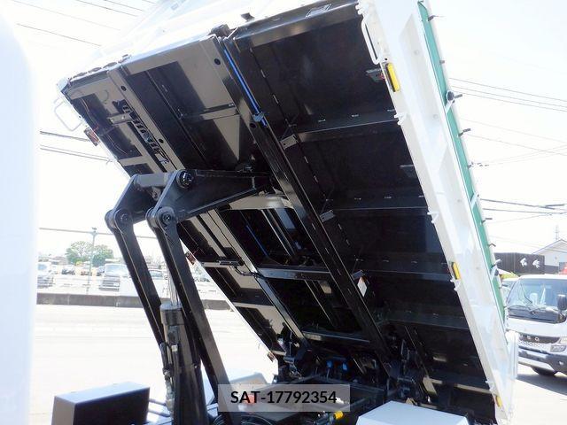 Mitsubishi CANTER 2023-12 302642-16