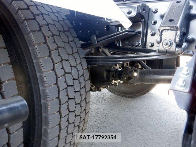 Mitsubishi CANTER 2023-12 302642-11