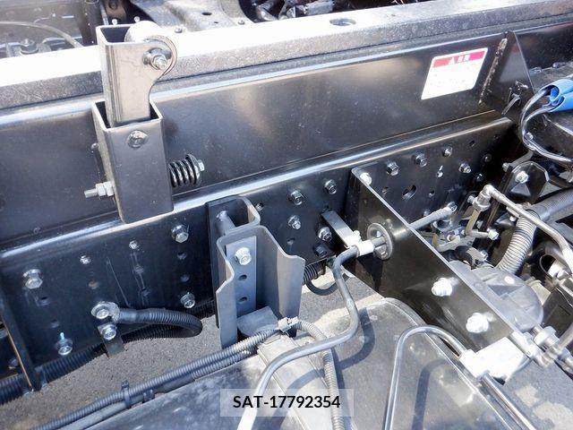 Mitsubishi CANTER 2023-12 302642-10
