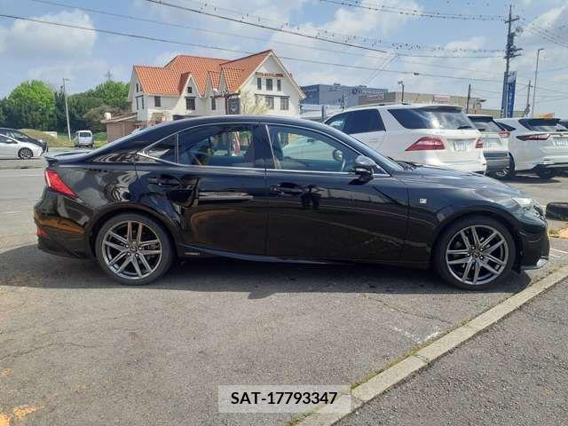 Lexus IS 2013-07 300065-5