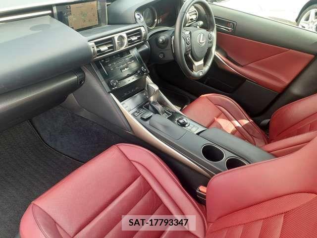 Lexus IS 2013-07 300065-1