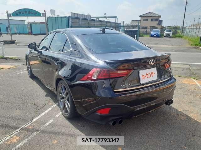 Lexus IS 2013-07 300065-7