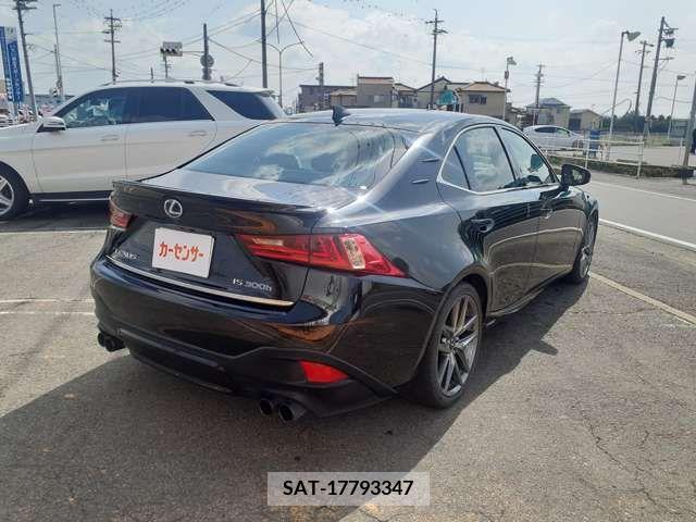 Lexus IS 2013-07 300065-6