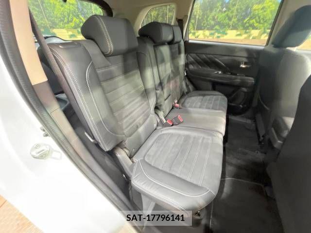 Mitsubishi OUTLANDER PHEV 2016-02 365912-9