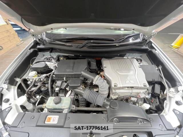 Mitsubishi OUTLANDER PHEV 2016-02 365912-18