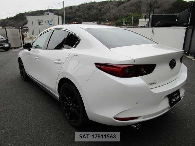 Mazda MAZDA3 2023-07 221595-6