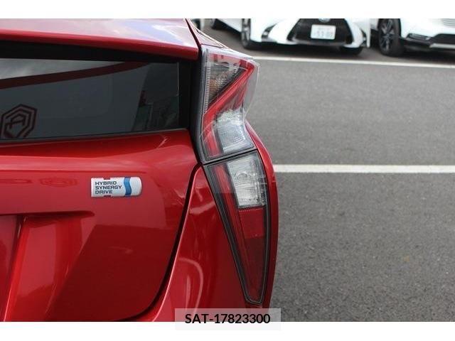 Toyota PRIUS 2016-01 380349-11