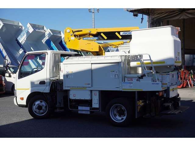 Hino DUTRO 2017-09 183974-6