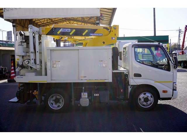 Hino DUTRO 2017-09 183974-4