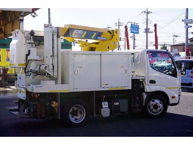 Hino DUTRO 2017-09 183974-7