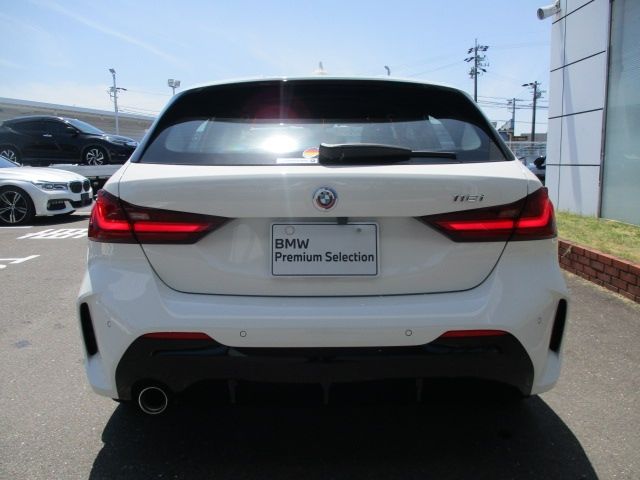 Bmw 1 SERIES 2022-08 2310-8