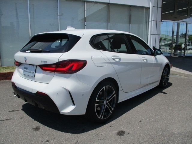 Bmw 1 SERIES 2022-08 2310-2