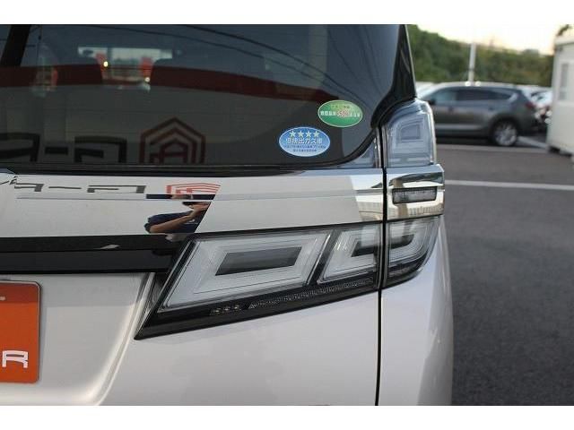 Toyota VELLFIRE 2018-06 186056-11