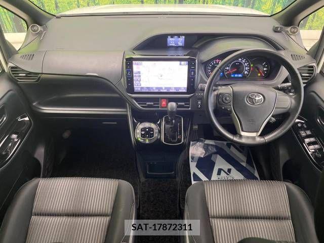 Toyota VOXY 2017-07 288918-1