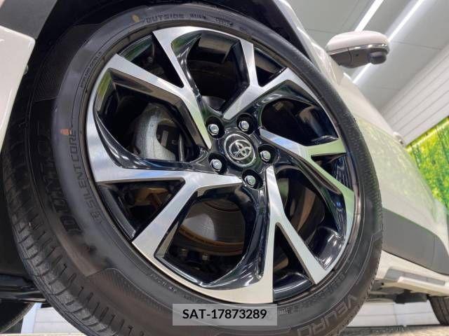 Toyota C-HR 2017-10 208770-13
