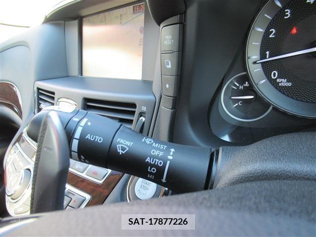 Nissan FUGA 2019-06 334224-21